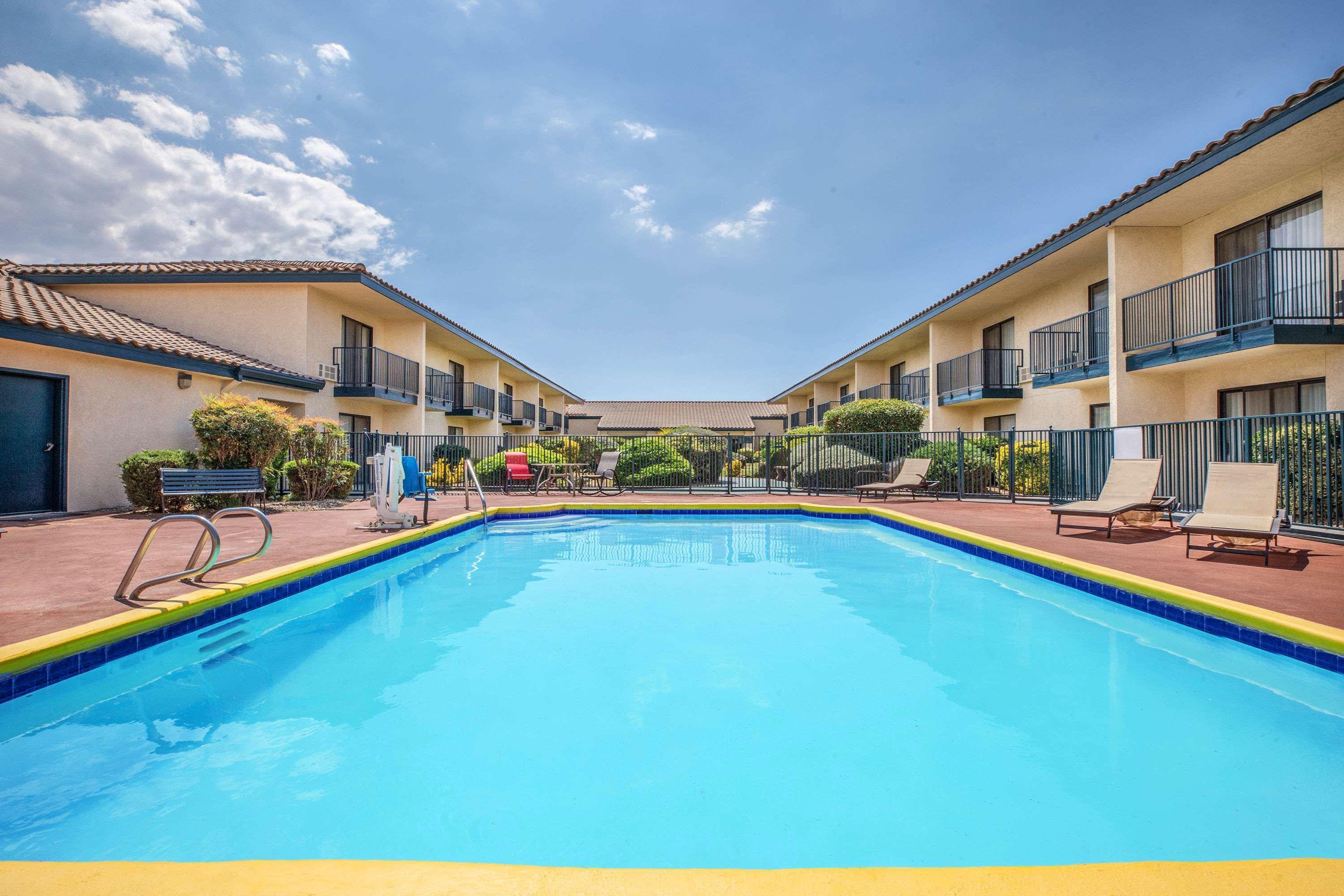 Baymont By Wyndham Tehachapi Hotel Ngoại thất bức ảnh